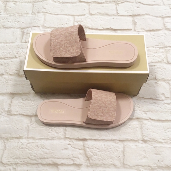 LAST ONE❗MICHAEL KORS Wade Slide In Ballet Color - Picture 5 of 10